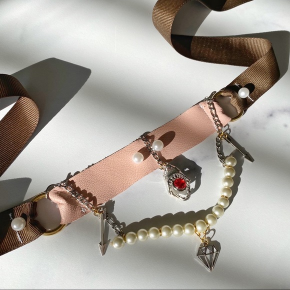 “Gentle Huntress” leather choker necklace - Picture 5 of 6